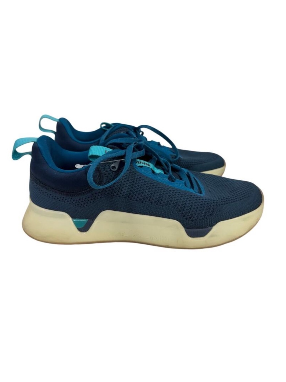 While on Earth Move Trainer Men’s size 6.5 ( Women’s size 8) Sneakers # Box 434